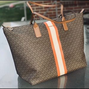 Michael Kors XL Zip top Tote Brown Tndrine